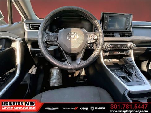 Used 2019 Toyota RAV4 XLE AWD/4WD image 8