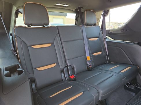 Used 2024 GMC Yukon AT4 w/ Technology Package AWD/4WD image 11