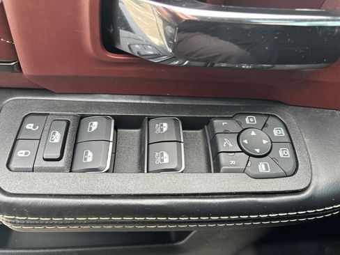 Used 2025 RAM 2500 Limited AWD/4WD image 37