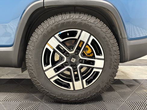 Used 2023 Rivian R1S Adventure AWD/4WD image 10