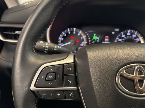 Used 2023 Toyota Highlander XLE FWD image 39