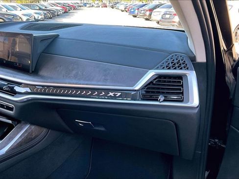 Used 2023 BMW X7 xDrive40i w/ Premium Package image 23