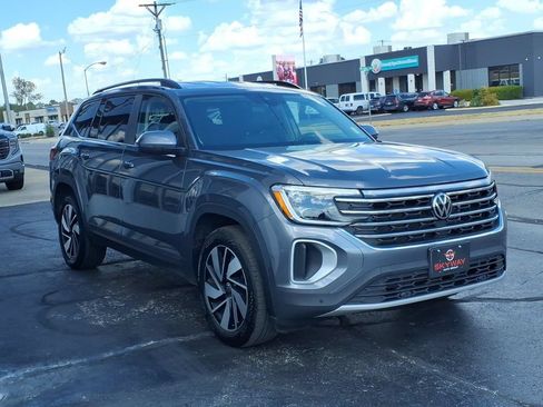 Used 2025 Volkswagen Atlas SE AWD/4WD image 3