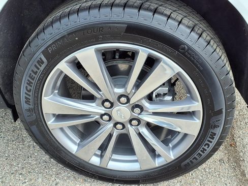 New 2026 Cadillac XT5 Premium Luxury w/ LPO, Floor Liner Package AWD/4WD image 7
