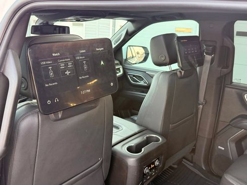 Used 2021 Chevrolet Suburban LT w/ LT Signature Package RWD image 25