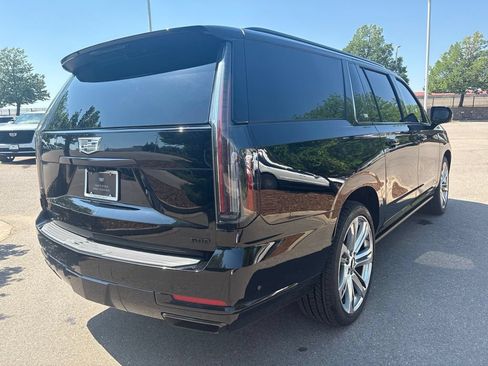 Used 2025 Cadillac Escalade ESV Sport Platinum w/ LPO, ONYX Package AWD/4WD image 5