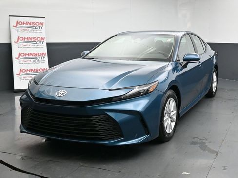 Used 2026 Toyota Camry LE image 4