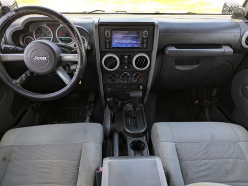 Used 2009 Jeep Wrangler Unlimited Sahara AWD/4WD image 13