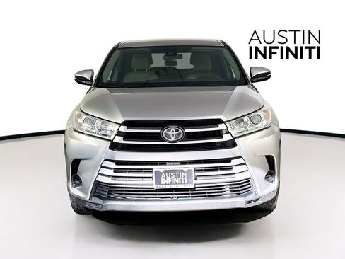 Used 2018 Toyota Highlander LE image 2