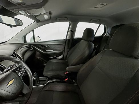 Used 2019 Chevrolet Trax LS w/ LPO, Cargo Package FWD image 21