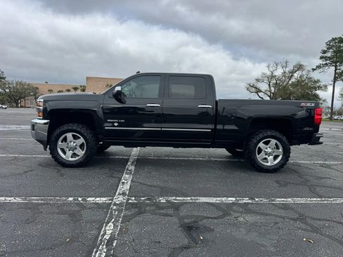 Used 2015 Chevrolet Silverado 2500 LTZ w/ LTZ Plus Package image 9