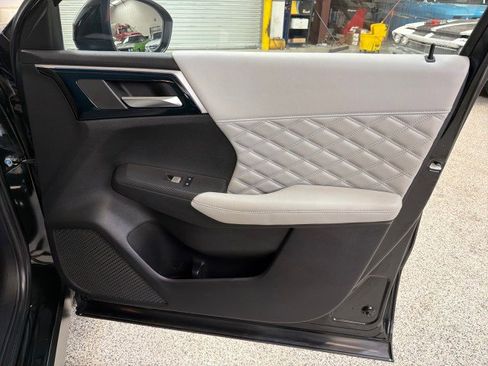 Used 2022 Mitsubishi Outlander SEL image 39