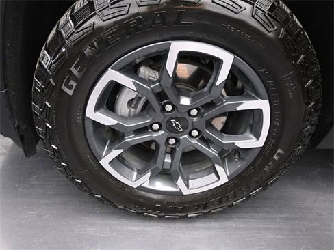 Used 2025 Chevrolet Equinox ACTIV w/ Safety and Technology Package image 36