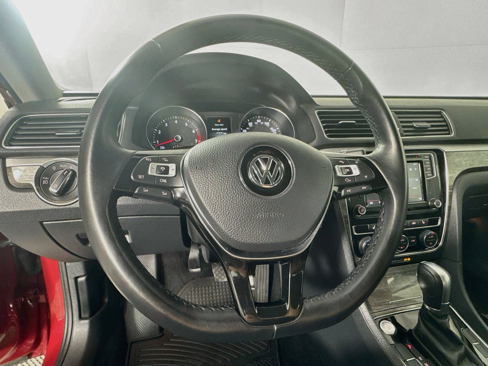 Used 2018 Volkswagen Passat 2.0T SE FWD image 25