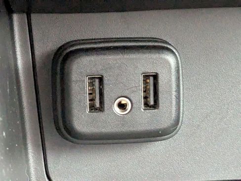 Used 2022 GMC Canyon Elevation w/ Elevation Premium Package image 23