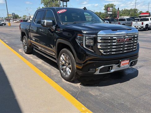 Used 2023 GMC Sierra 1500 Denali w/ Denali Reserve Package AWD/4WD image 4