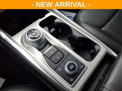 Used 2021 Ford Explorer XLT w/ Equipment Group 202A AWD/4WD image 28