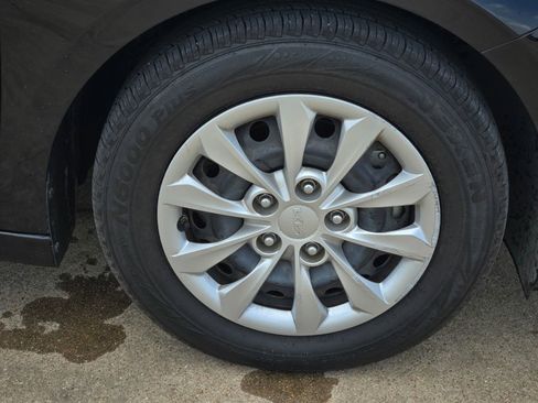 Used 2024 Kia Forte LX FWD image 7