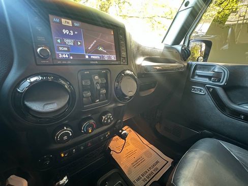 Used 2015 Jeep Wrangler Unlimited Sahara AWD/4WD image 40