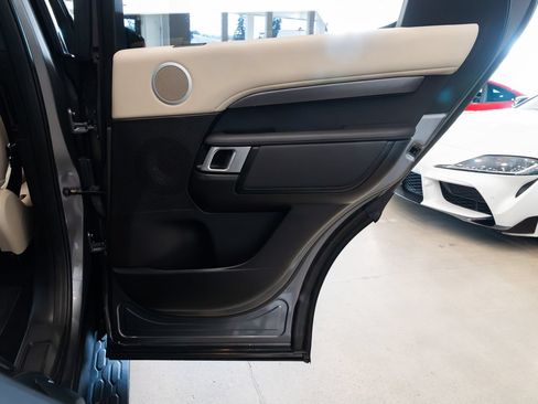 Used 2017 Land Rover Discovery SE AWD/4WD image 21