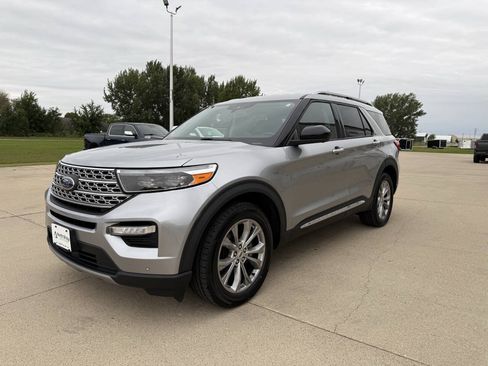 Used 2022 Ford Explorer Limited AWD/4WD image 2
