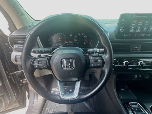 Certified 2023 Honda Pilot Touring image 10