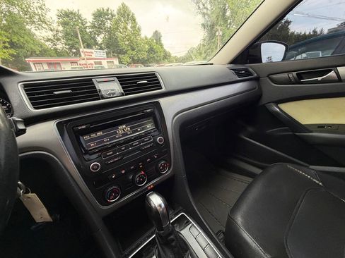 Used 2014 Volkswagen Passat 1.8T Wolfsburg Edition FWD image 19