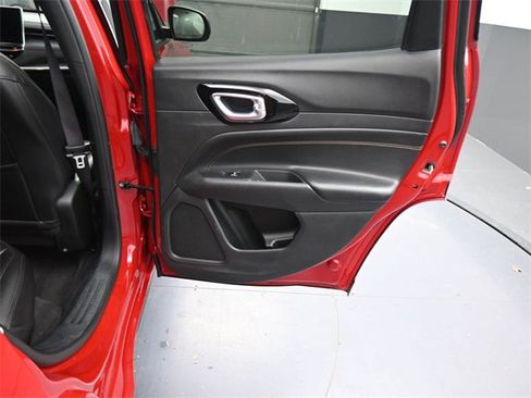 Used 2023 Jeep Compass Limited image 13