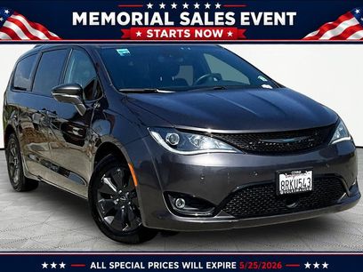 Used 2020 Chrysler Pacifica Limited w/ Advanced Safetytec Group