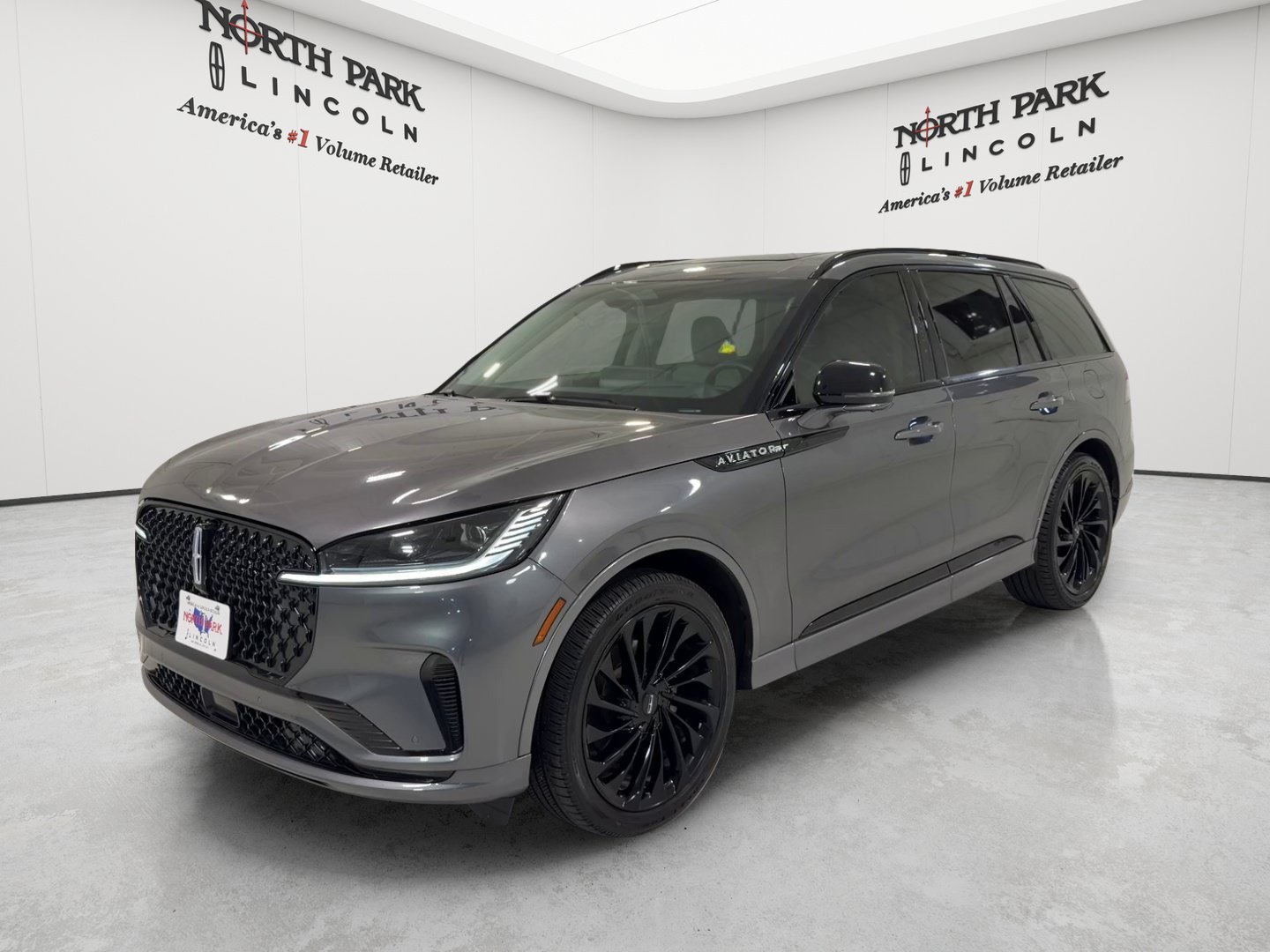 Used 2025 Lincoln Aviator Reserve w/ Jet Appearance Package RWD image 1