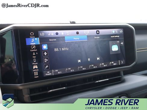 Used 2024 Jeep Wrangler Unlimited Sahara w/ Technology Group AWD/4WD image 33