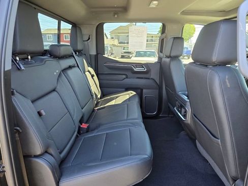 Used 2022 GMC Sierra 1500 SLT w/ SLT Premium Plus Package AWD/4WD image 12