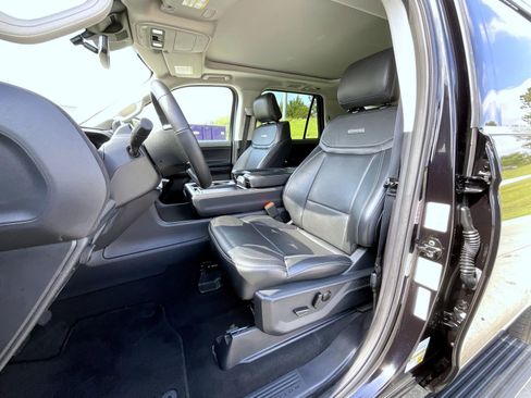 Used 2025 Ford Expedition Platinum AWD/4WD image 10