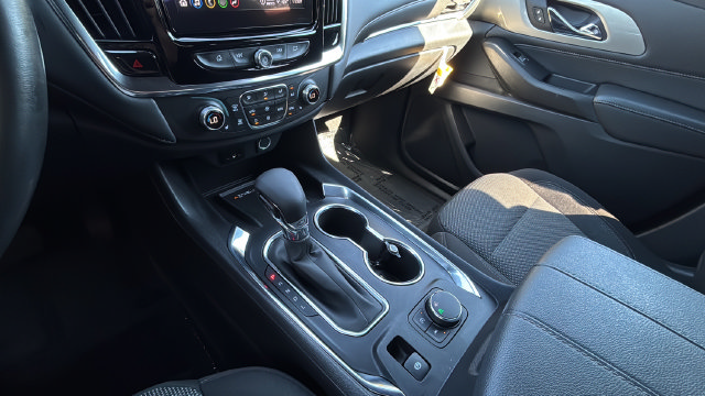 Used 2023 Chevrolet Traverse LT FWD image 14