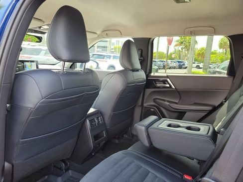 Used 2025 Mitsubishi Outlander SE FWD image 11