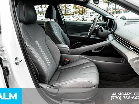 Used 2023 Hyundai Elantra SEL image 23