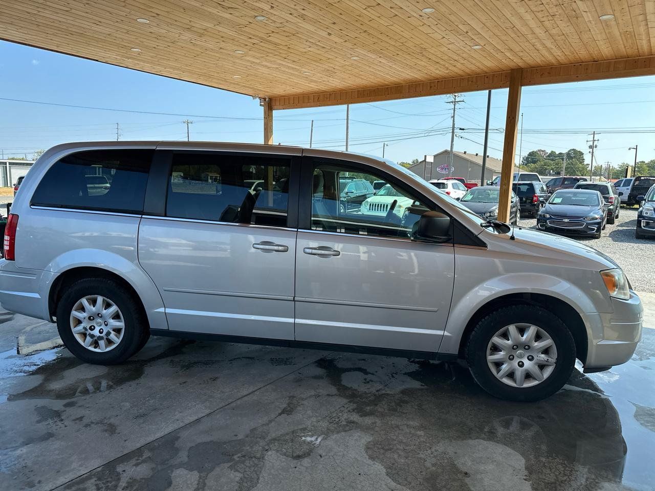 Used 2009 Chrysler Town & Country LX w/ PWR Convenience Group FWD image 17