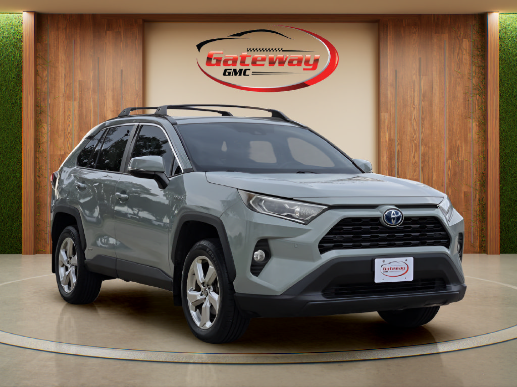 Used 2021 Toyota RAV4 XLE Premium AWD/4WD image 3
