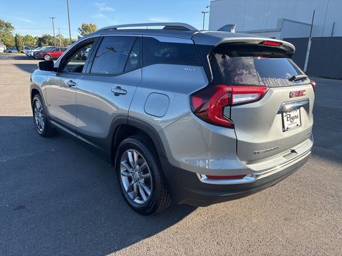 Used 2024 GMC Terrain SLT image 5