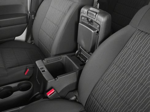 Used 2016 Jeep Wrangler Unlimited Sahara image 14