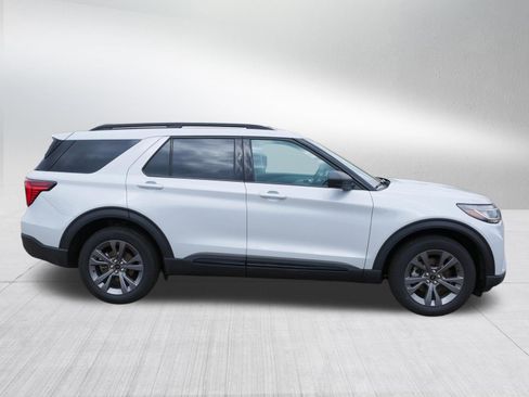 Used 2026 Ford Explorer Active w/ Active Comfort Package AWD/4WD image 8