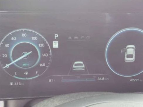 Used 2024 Hyundai Elantra Limited FWD image 2
