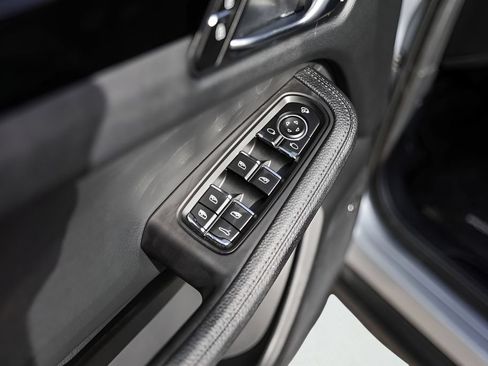 Used 2024 Porsche Macan AWD/4WD image 26