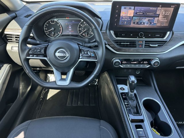 Used 2025 Nissan Altima 2.5 SV w/ SV Premium Package FWD image 3
