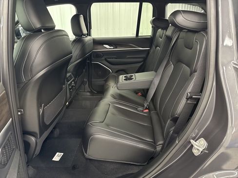 New 2026 Jeep Grand Cherokee Limited RWD image 10