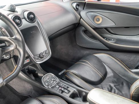 Used 2018 McLaren 570S Spider RWD image 16