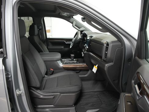 New 2025 GMC Sierra 1500 Elevation image 16