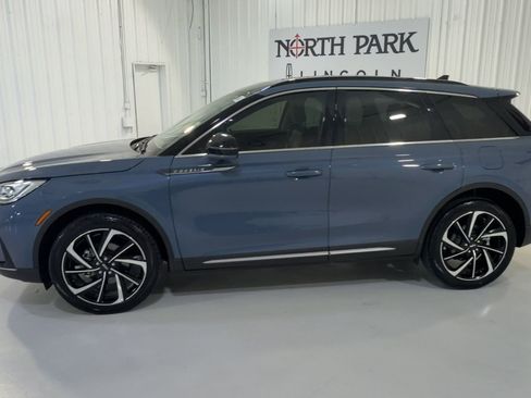 Used 2025 Lincoln Corsair Reserve w/ Equipment Group 202A AWD/4WD image 6