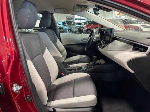 Used 2025 Toyota Corolla LE image 32