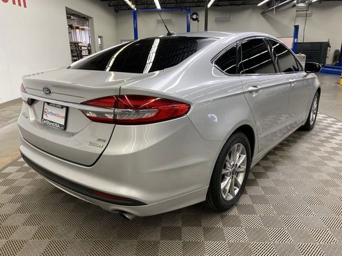 Used 2017 Ford Fusion SE image 12